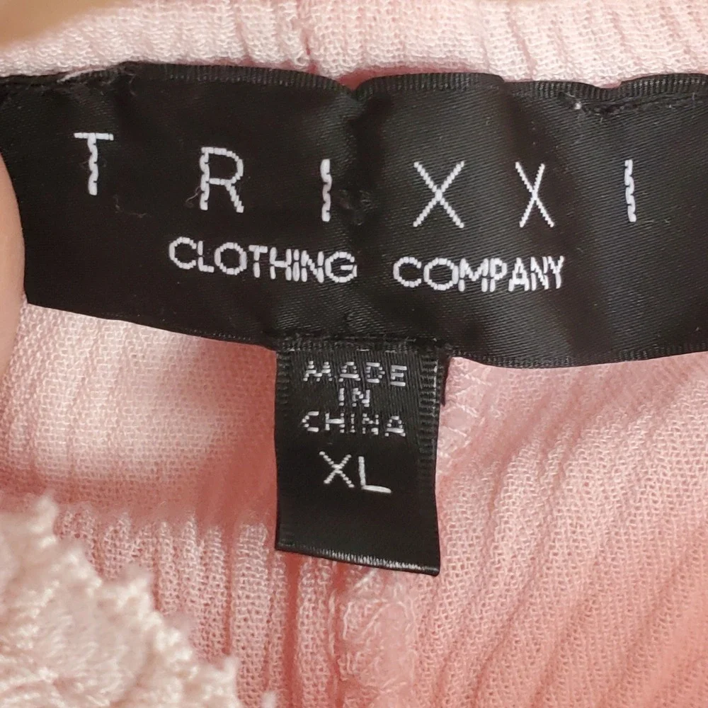 Lace-Trim Light Pink V-Neck Camisole - Picture 7 of 10
